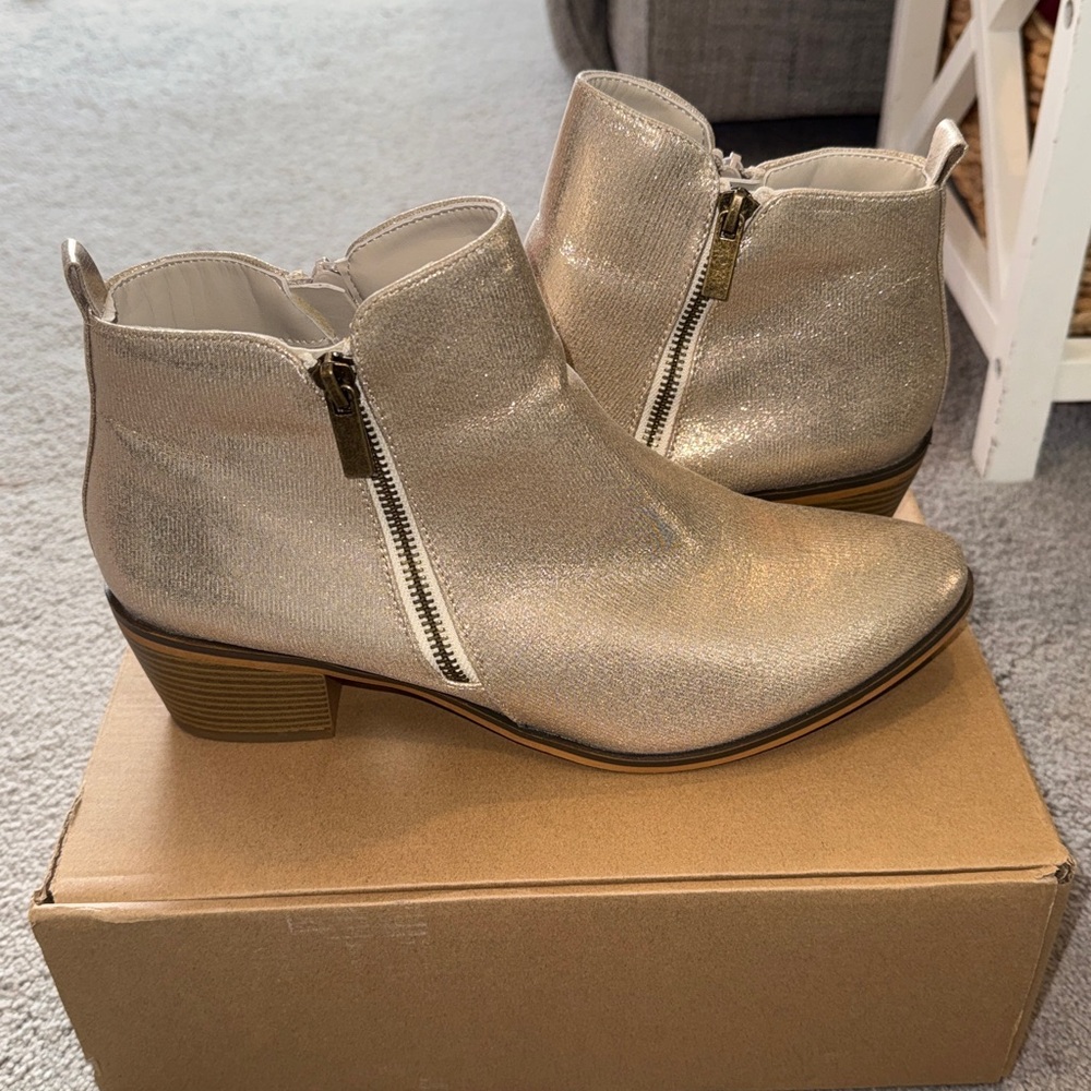 Journee Collection Gold booties - Picture 2 of 4